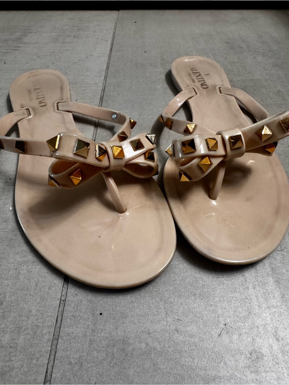 Studded Bow Jelly Sandals, Blush, women 8 flip flops